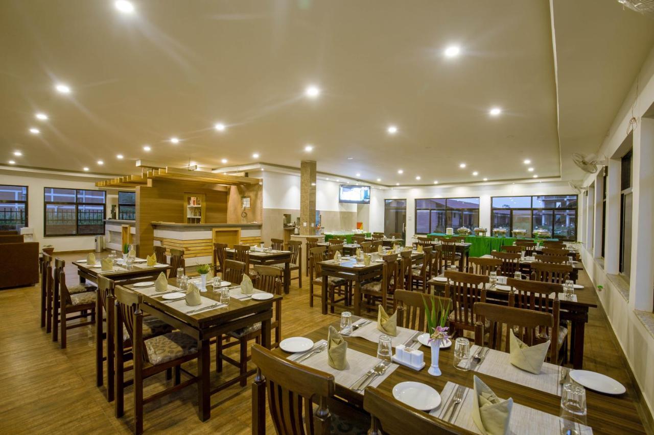 Vision Safari Pvt Ltd Hotel Sauraha Luaran gambar