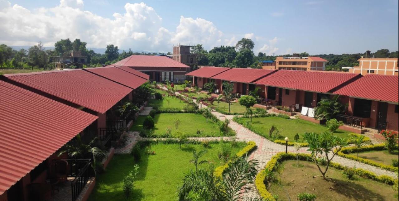 Vision Safari Pvt Ltd Hotel Sauraha Luaran gambar