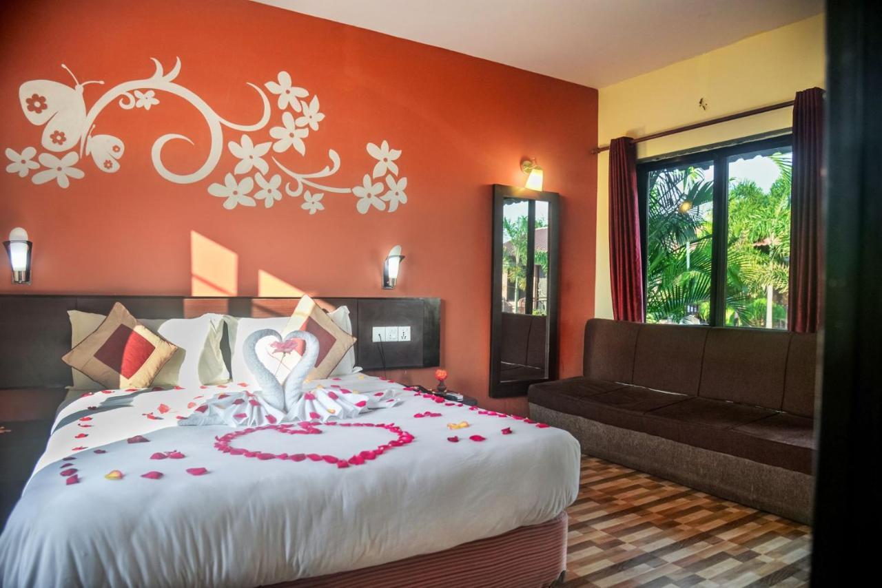 Vision Safari Pvt Ltd Hotel Sauraha Luaran gambar