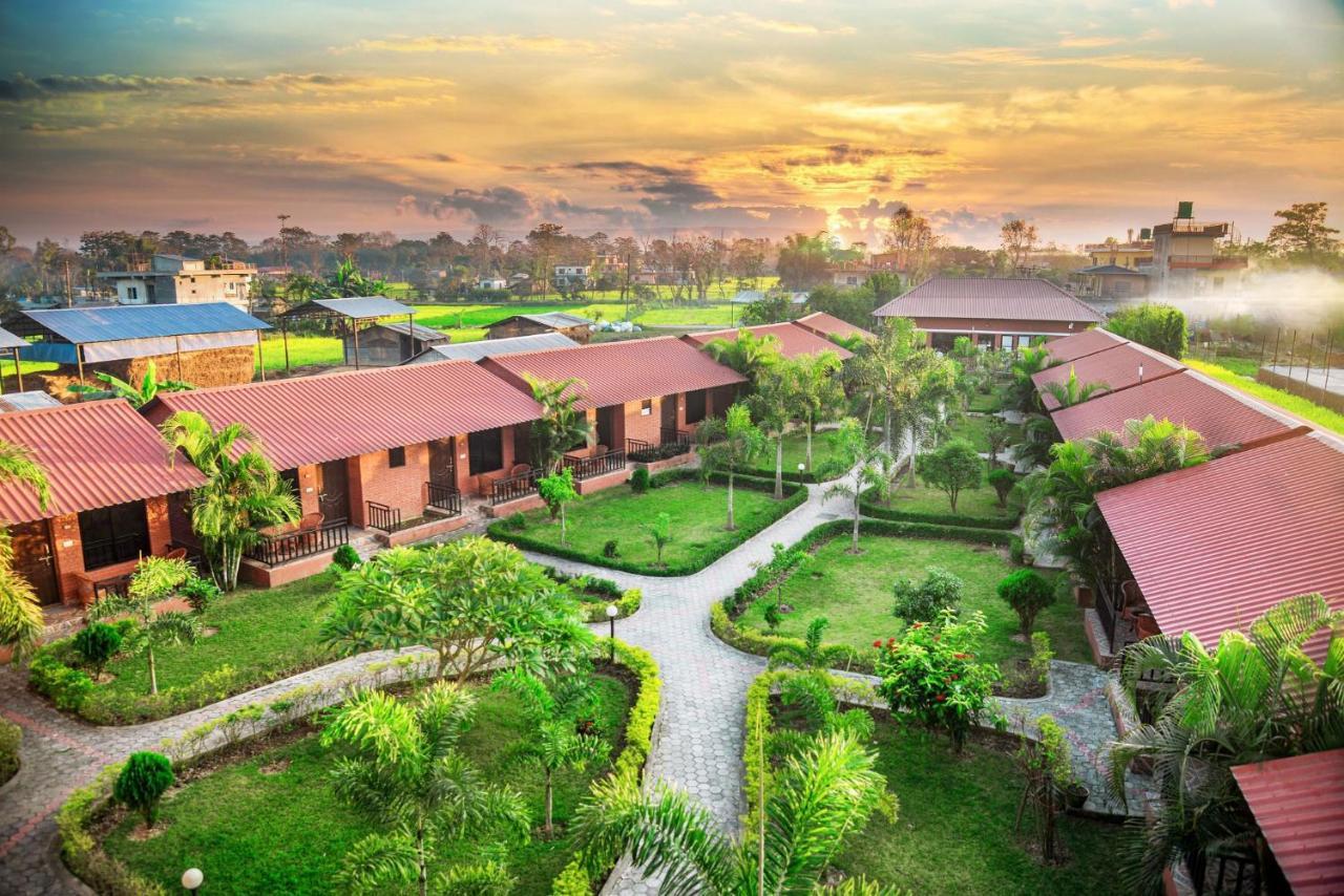 Vision Safari Pvt Ltd Hotel Sauraha Luaran gambar