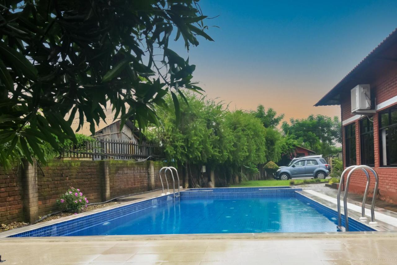 Vision Safari Pvt Ltd Hotel Sauraha Luaran gambar
