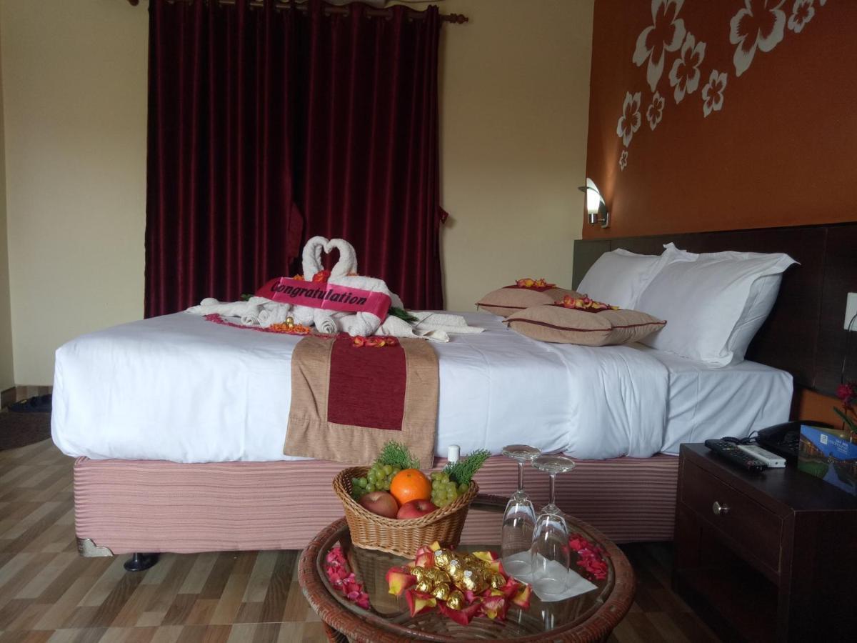 Vision Safari Pvt Ltd Hotel Sauraha Luaran gambar