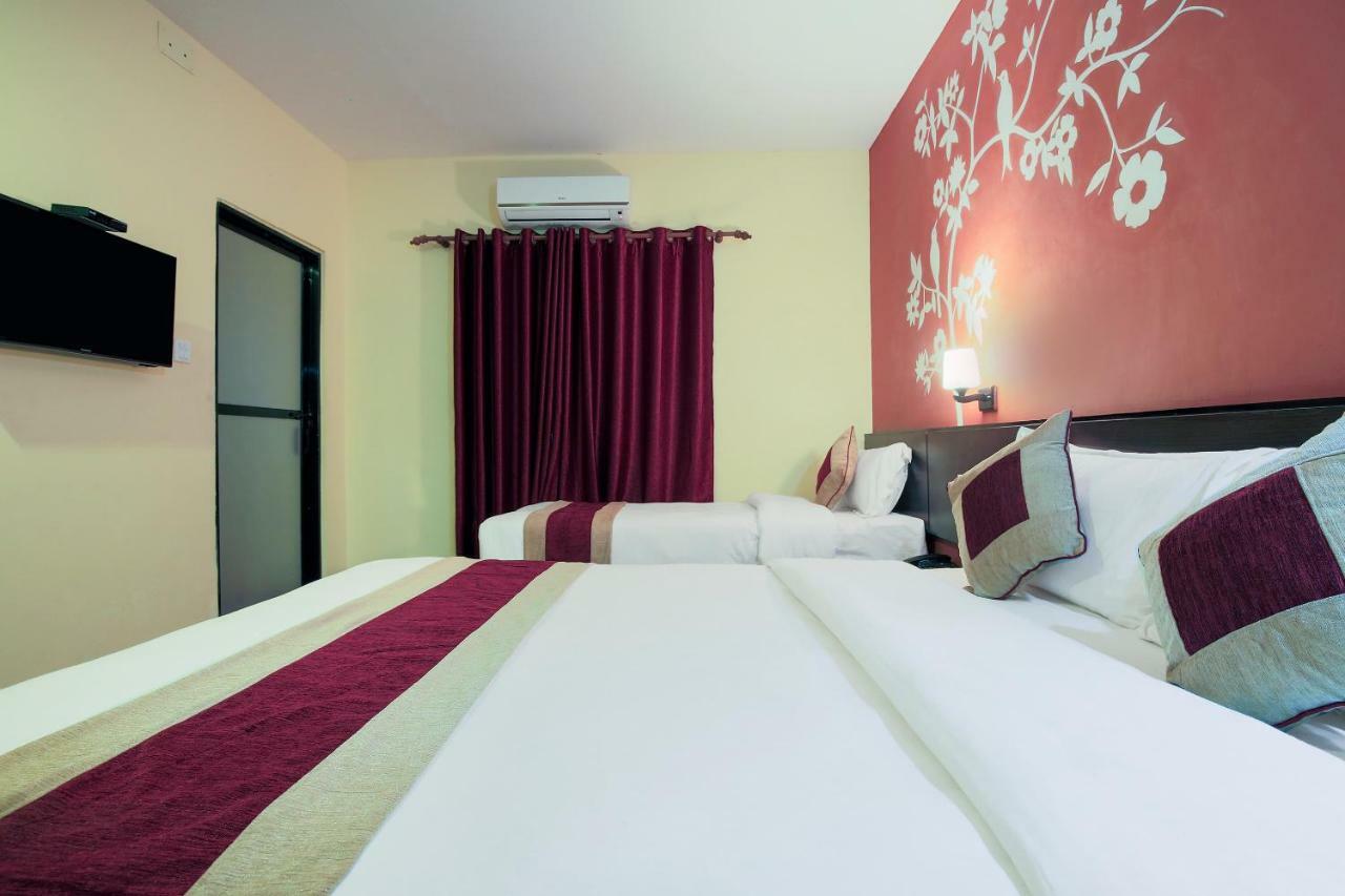 Vision Safari Pvt Ltd Hotel Sauraha Luaran gambar