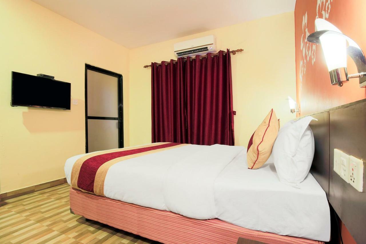 Vision Safari Pvt Ltd Hotel Sauraha Luaran gambar