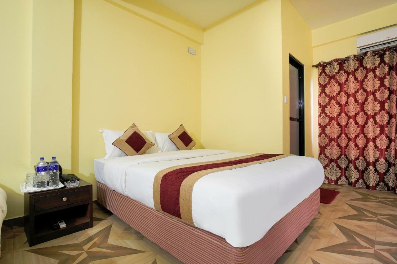 Vision Safari Pvt Ltd Hotel Sauraha Luaran gambar