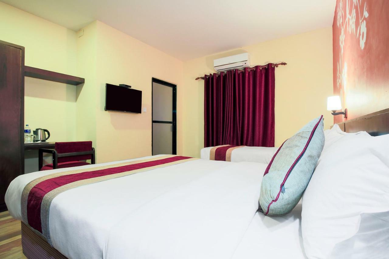 Vision Safari Pvt Ltd Hotel Sauraha Luaran gambar