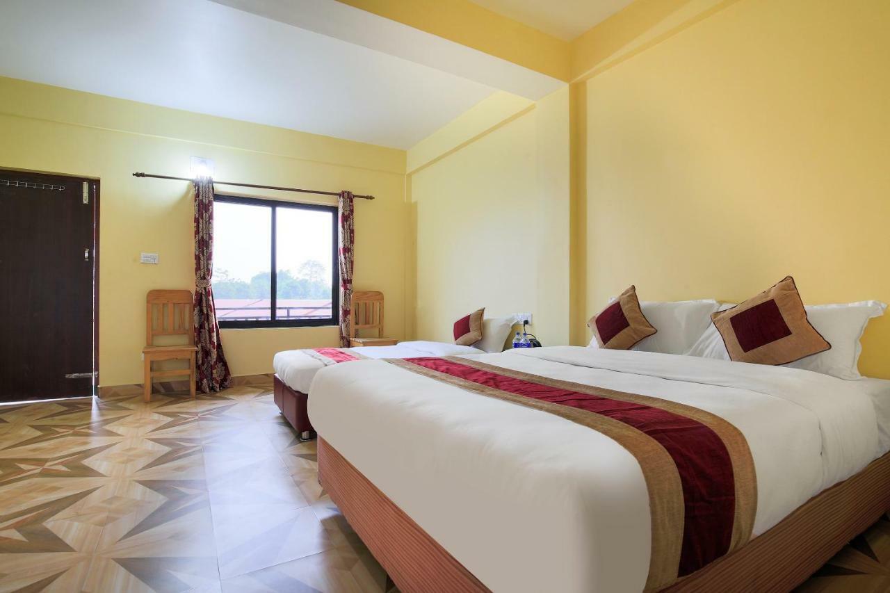 Vision Safari Pvt Ltd Hotel Sauraha Luaran gambar