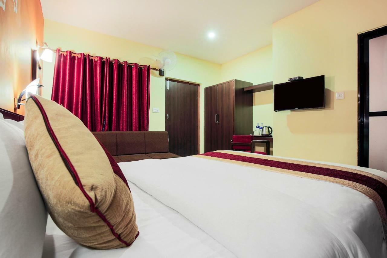 Vision Safari Pvt Ltd Hotel Sauraha Luaran gambar